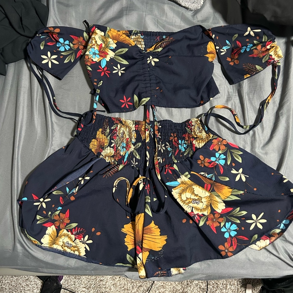 2PC floral set